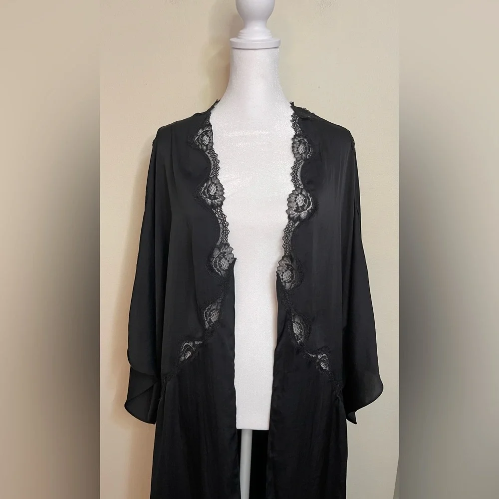 Victoria’s Secret Satin Crochet Lace-Trim Kimono Robes Cover-Up. size XS/S. NWT - Picture 8 of 17